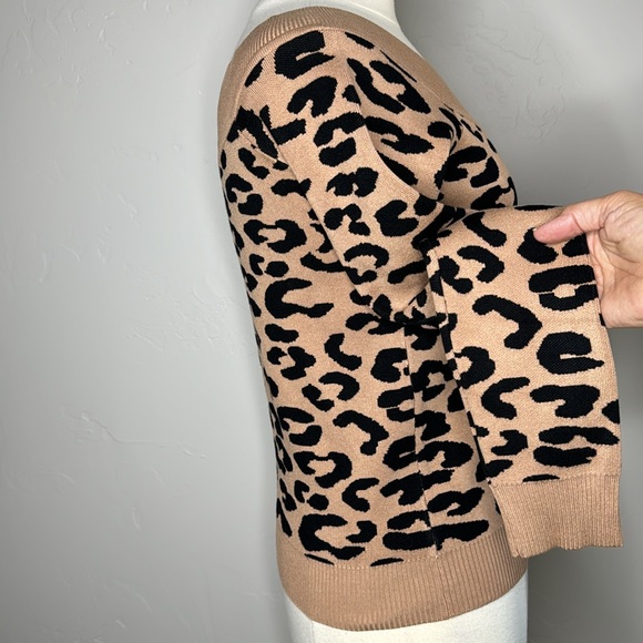 NWT Guess off the shoulder Leopard sweater Size Medium - Picture 9 of 12